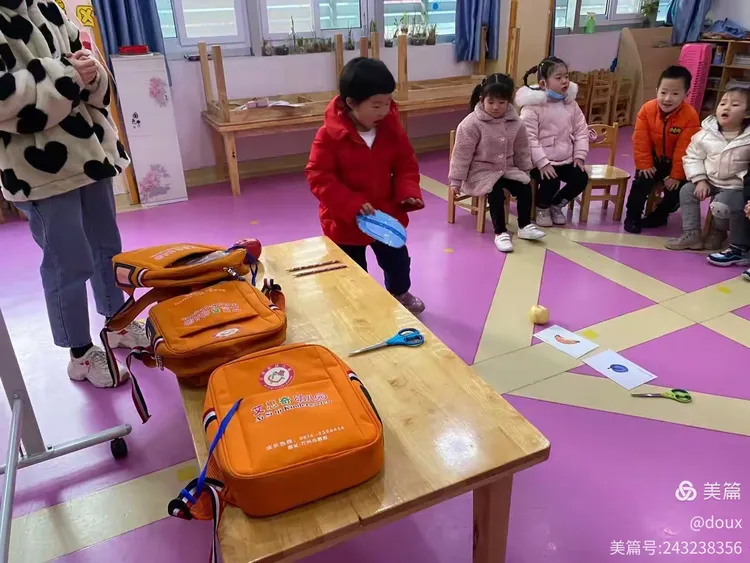 global english艾思奇幼儿园小班英语汇报课